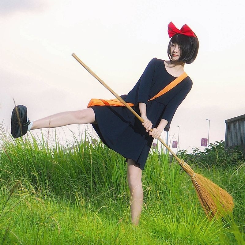 Phù Thủy Nhỏ Nhật Bản Kiki cos phục vụ Miyazaki Kiki Kiki Giao hàng Nữ Chính cosplay biểu diễn Hallo