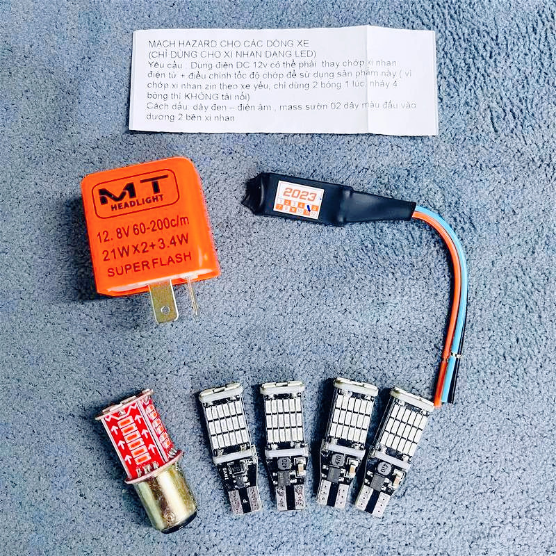 Combo 7 Món Mạch Hazard tích hợp Xi Nhan + 4 bóng LED T15 + Cục Chớp Xi Nhan + Đèn LED Hậu Audi Stop