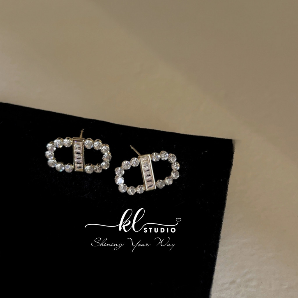 [KL.Studio] Khuyên Tai Sát Tai Chữ C.D Đá Sang Chảnh - E26