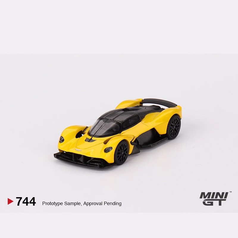 MINIGT 1: 64 ✷ ❈ ❈ ❈ ❈ Aston Martin Valkyrie ❥ ❥ ◈ ◈ ◈ 🛒 744