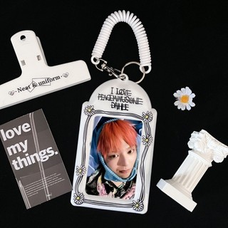 INS 3Inch / 2R Đen Trắng Daisy Ảnh Kpop Idol GD Ảnh Túi Bảo Quản Thẻ Nhỏ Hiển Thị Mặt Dây Chuyền Thẻ Id Thẻ Xe Buýt Hộp Bảo Vệ Ngôi Sao Hợp Thời Trang Đuổi Theo Quà Tặng
