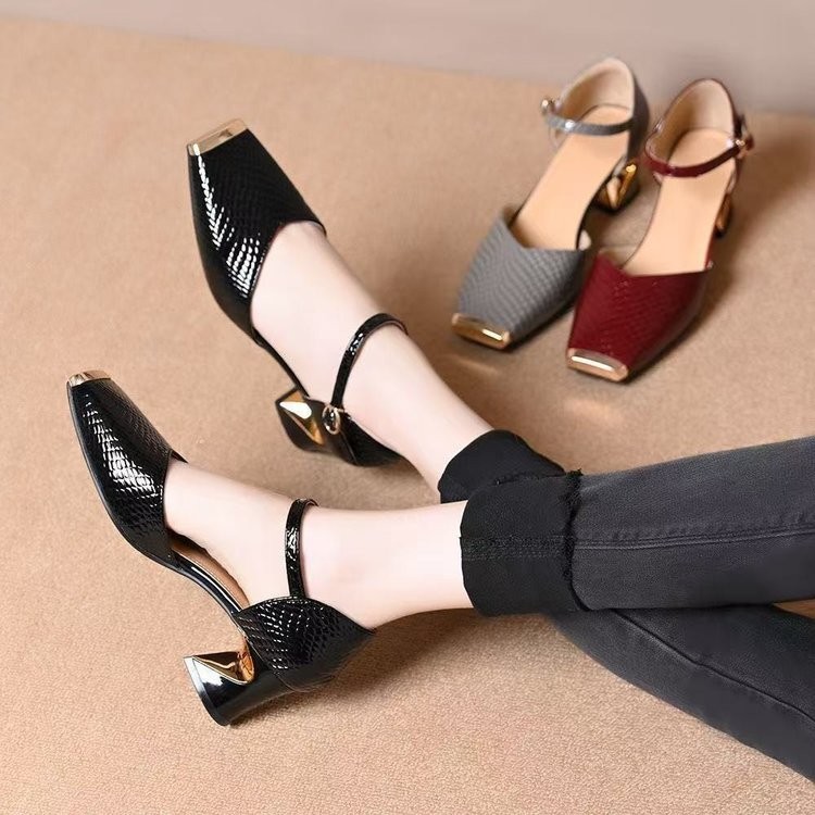 Giày Sandal Cao Gót Nữ Dày Gót Flat Buckle Strap Màu Đen