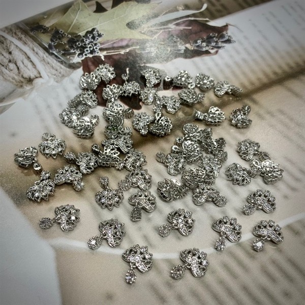 Set 2 chiếc Charm gắn móng nail vương miện M116