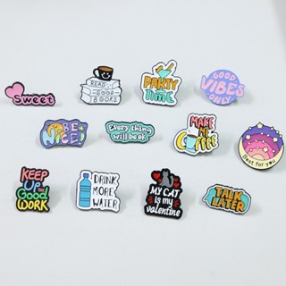 Huy hiệu thổ cẩm cá tính có khóa chữ tiếng Anh, phù hợp làm phụ kiện cho quần áo và túi của sinh viên