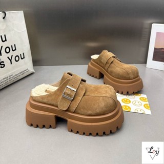 Dép lê đế dày bánh xốp nữ 2025 Dép sục bít mũi tăng chiều thân hình nhỏ dễ phối cổ điển đi ra ngoài mùa thu đông thời trang