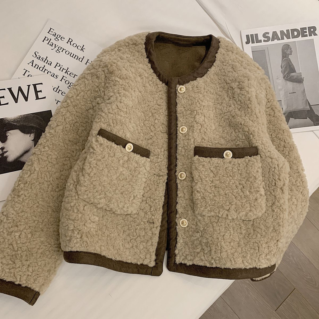 Áo khoác lông cừu kiểu Xiaoxiangfeng Áo khoác ngắn lông cừu phối màu da dày tương phản mùa đông cho nữ | BigBuy360 - bigbuy360.vn