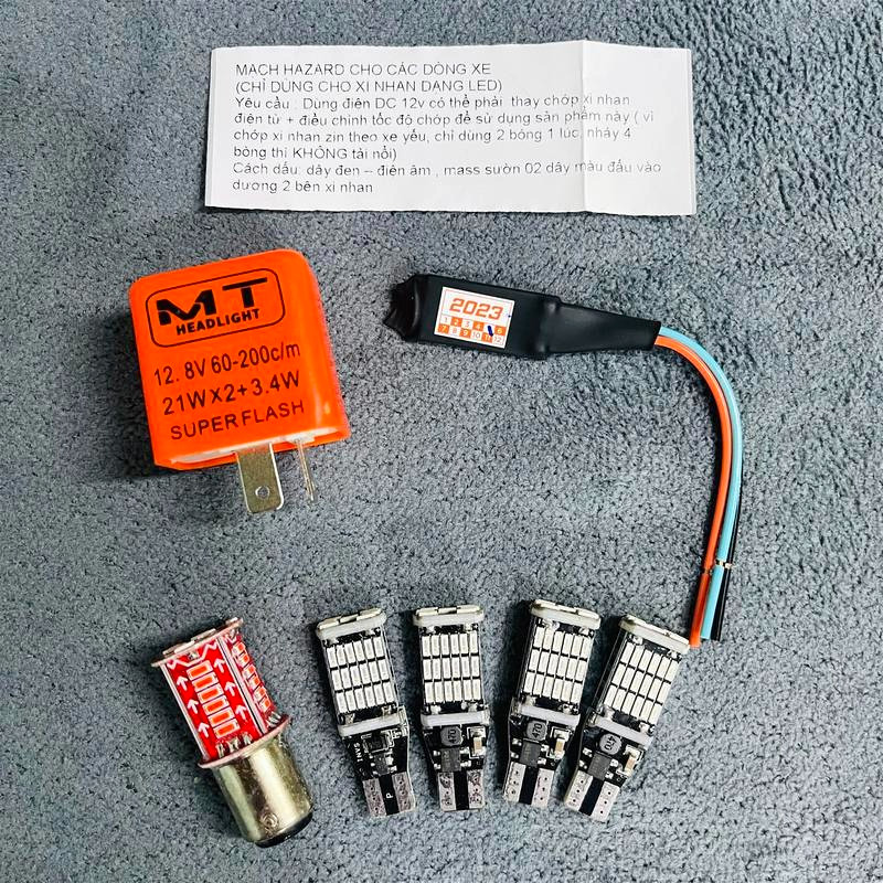 Combo 7 Món Mạch Hazard tích hợp Xi Nhan + 4 bóng LED T15 + Cục Chớp Xi Nhan + Đèn LED Hậu Audi Stop