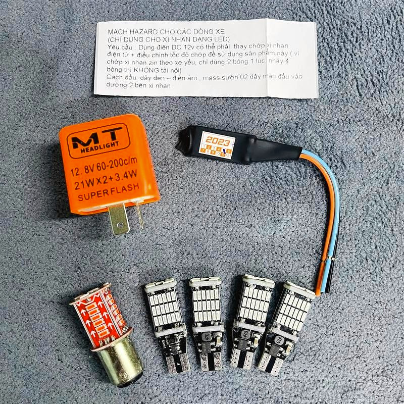 Combo 7 Món Mạch Hazard tích hợp Xi Nhan + 4 bóng LED T15 + Cục Chớp Xi Nhan + Đèn LED Hậu Audi Stop