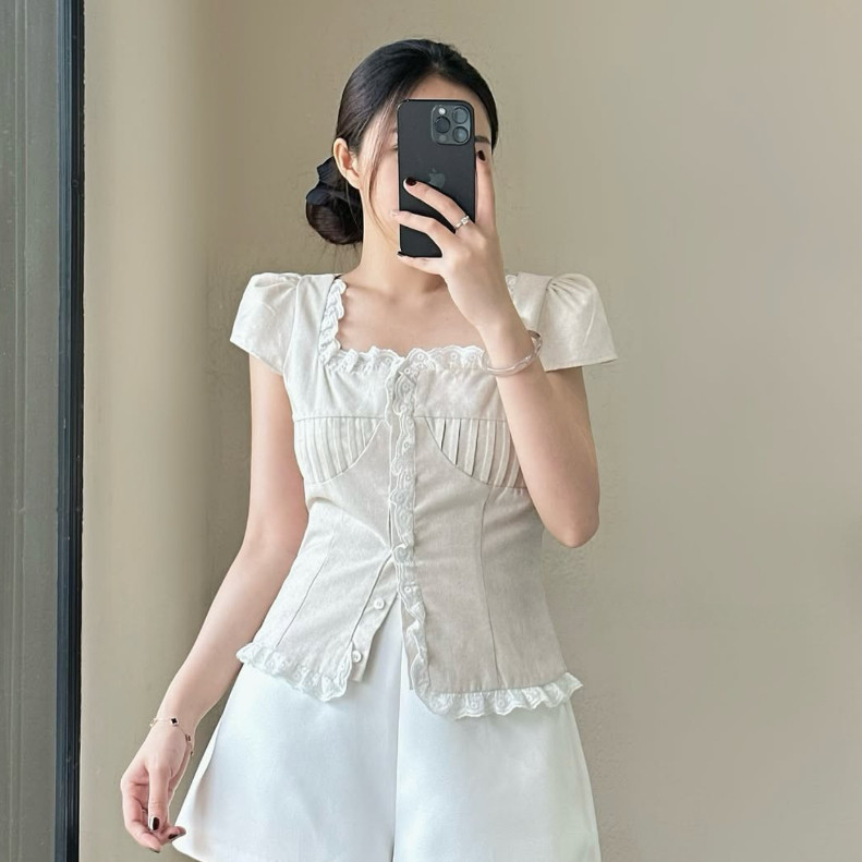 Áo Kiểu Linen Nữ Cổ U Viền Ren Xếp Li Ngực Sang Chảnh Mùa Hè Kimee House - KA539