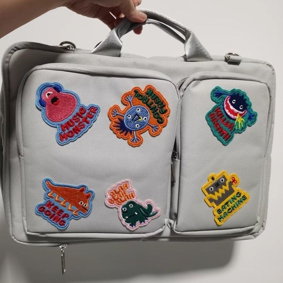 Niche Design Monster Patch Túi đựng máy tính xách tay chéo 16 Inch dành cho nữ Tập tin máy tính Túi 