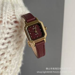 Đồng hồ nóng mới của IEKE dành cho nữ mặt số nhỏ đính kim cương vuông Ancola đỏ Maillard thời trang retro tinh tế