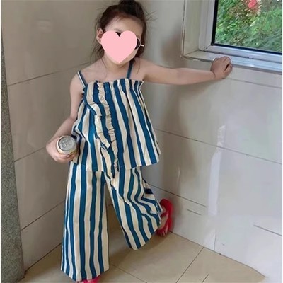 Áo hai dây sọc bé gái với bộ hai mảnh quần crop