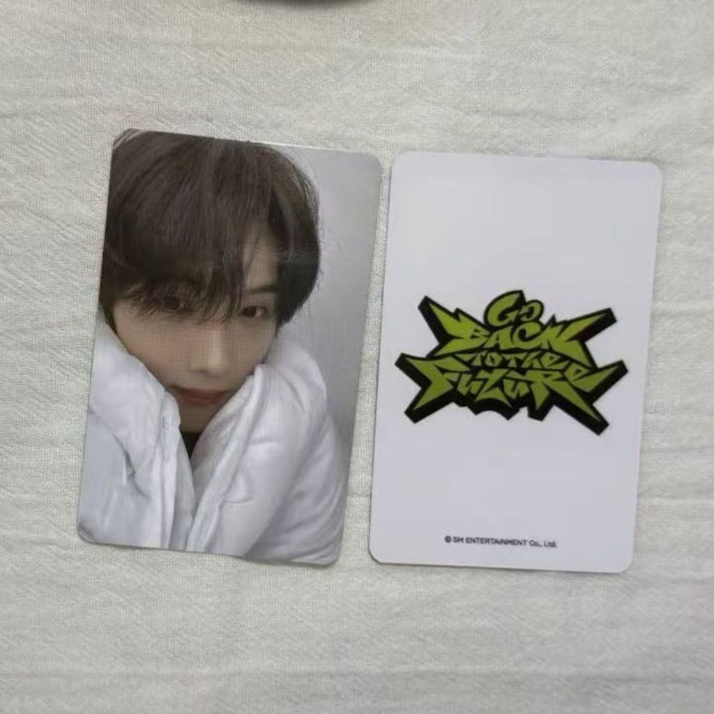 NCT DREAM Park Ji Sung K4 ngôi sao thẻ may mắn được ngôi sao trắng ôm.