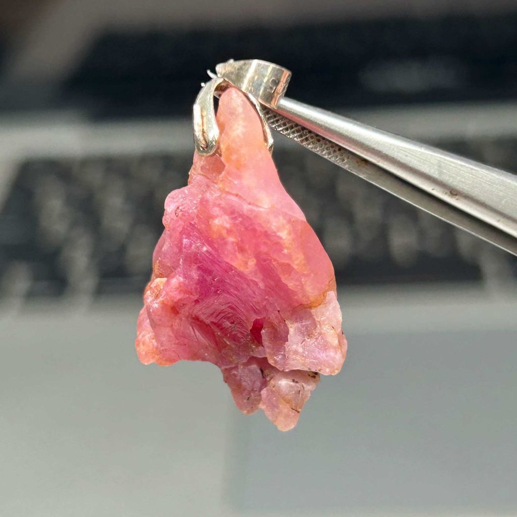 45300RB- TINH THỂ RUBY THIÊN NHIÊN KHÔNG XỬ LÝ (Móc bạc 925) 45.3 Carat