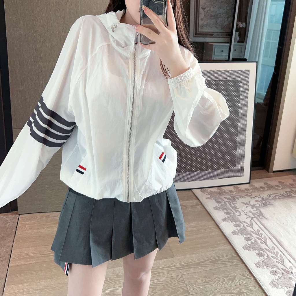 QJ9A Thom Browne College Style Four-Stripe Hooded Long-Sleeve Sun Protection Jacket for Women, Summe