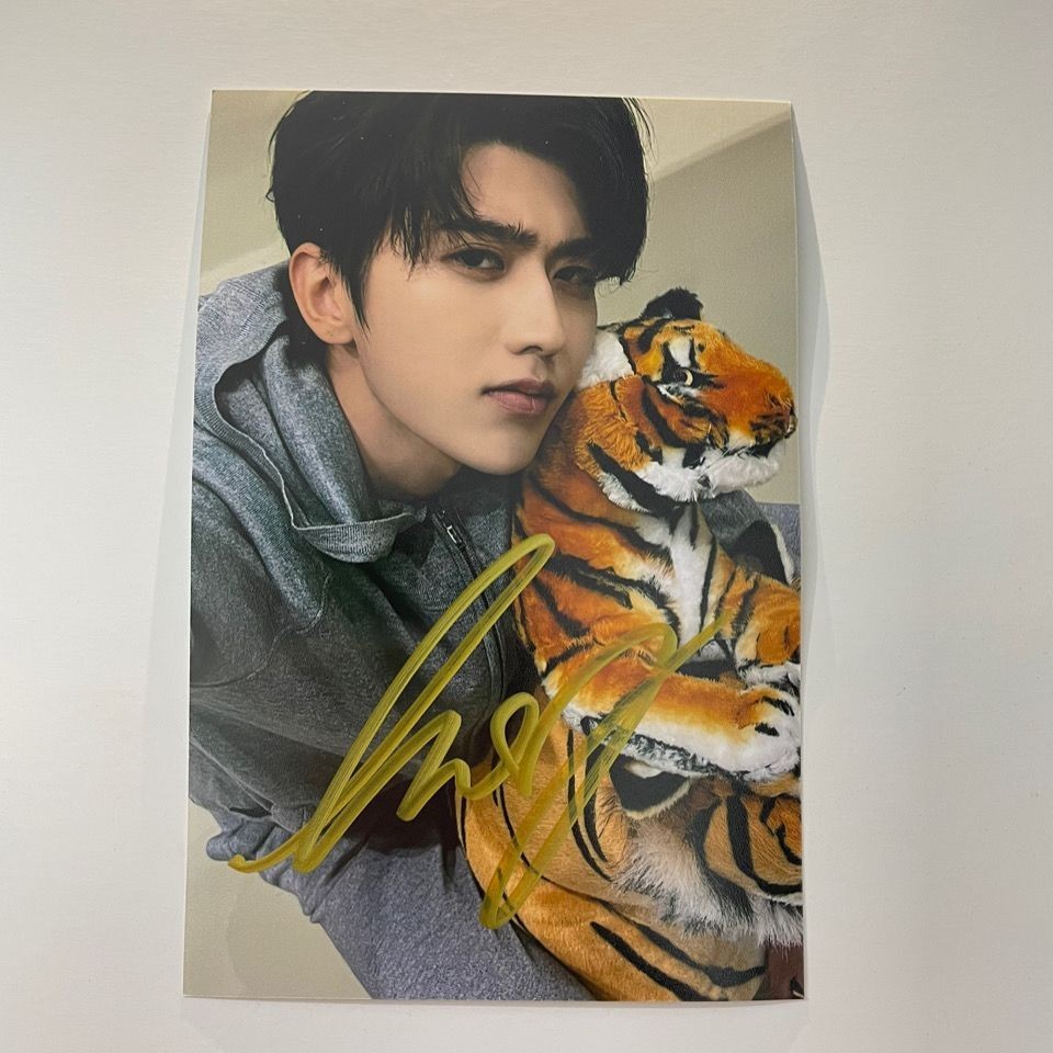 Cai Xukun Autographed Ảnh Thời Trang Hàng Hóa Tốt Nghiệp Quà Tặng Kunkun Signature ikun