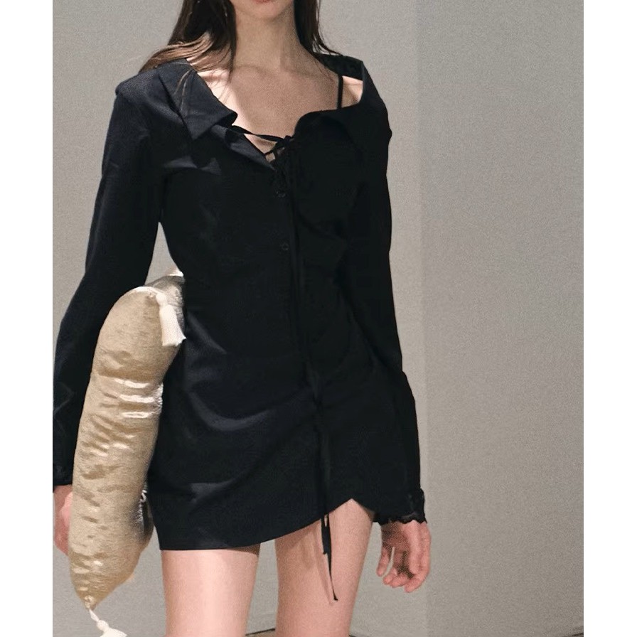 OAKMO "Trang của Nhật Ký" - Váy áo sơ mi dáng slim-fit chất liệu lyocell, thiết kế vai lệch và cổ ch