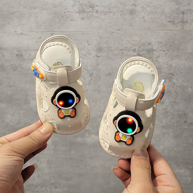 Summer Baby Toddler Shoes Baby Soft Bottom Sandals Children Squeaky Shoes Light up Shoes gh2a