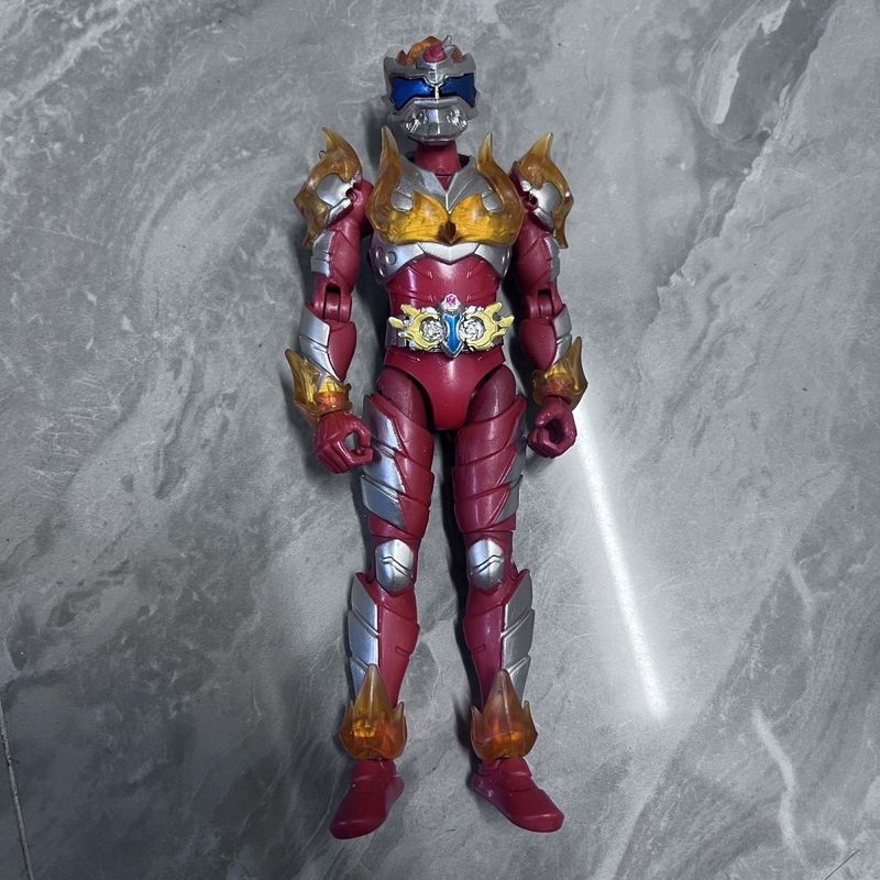 Số lượng lớn Đôi kim cương Armor Warrior Doll Phiên bản di chuyển Nava Armor Flame Nava Doll Joint M