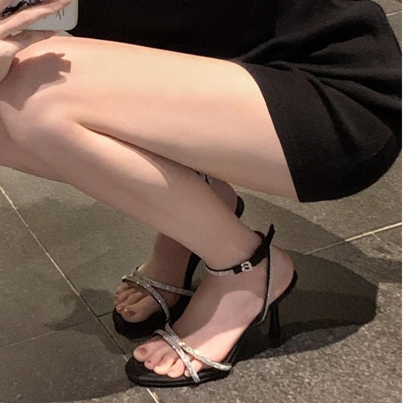 BlingBling Ở Đây Lấp Lánh Kim Cương Giả Nữ Mùa Hè 2025 Phong Cách Mới Giày Cao Gót Khóa Phẳng Dép