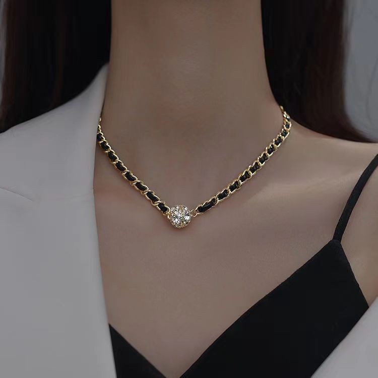 Vòng cổ bằng da có khóa nam châm Dây chuyền bện đen thời trung cổ cao cấp sang trọng AC409.