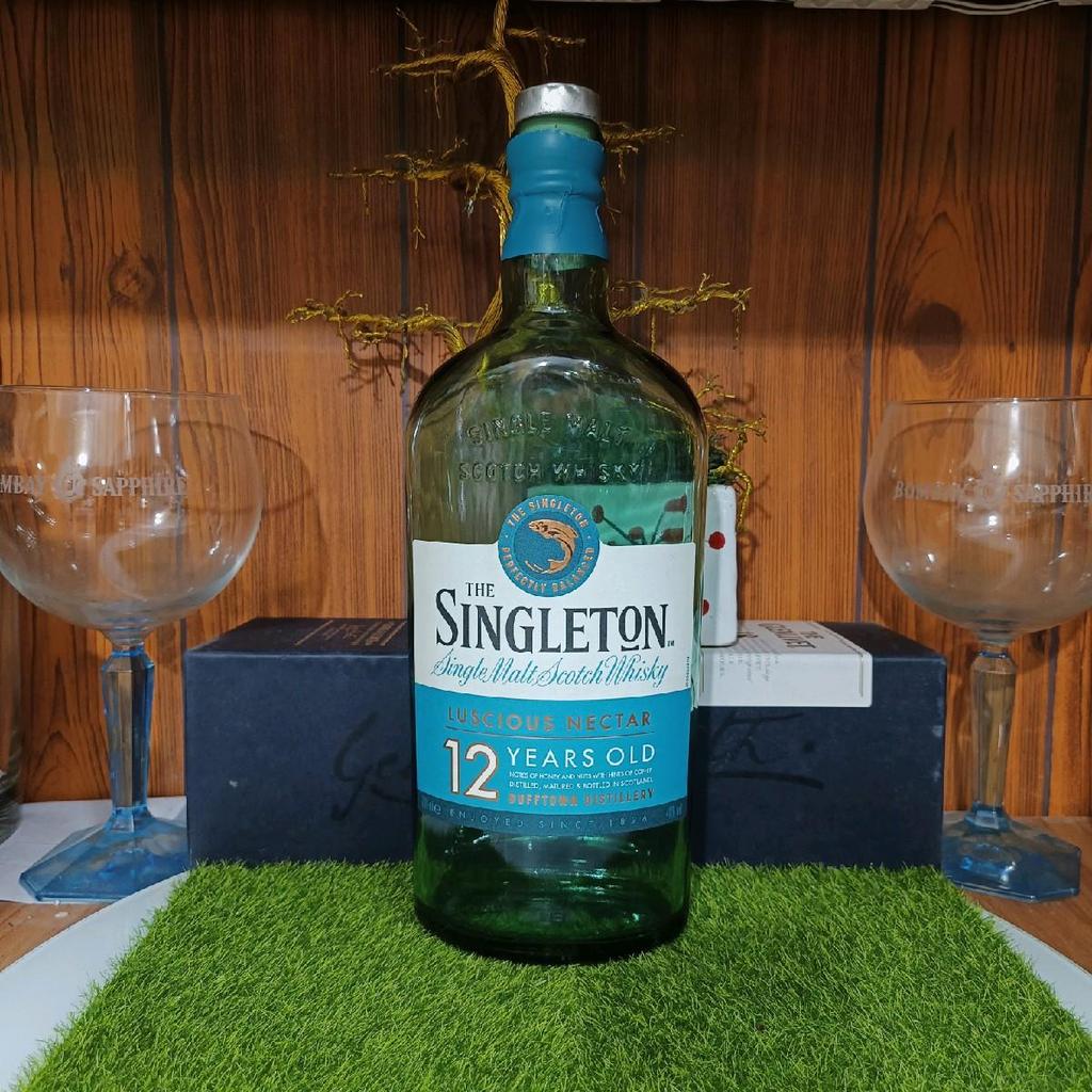 Vỏ chai Singleton 12 năm Xuất xứ Scotland thủy tinh xanh trưng bày decor (chai rỗng) Decor Phòng Tra