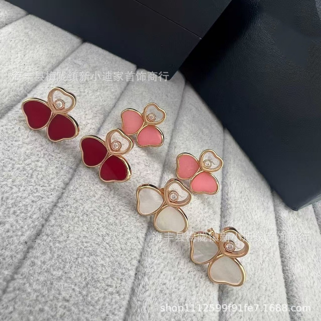 Chopar* V Golden Natural White Mother-of-Pearl Three Heart Dynamic Earrings for Women Simple Sweet H