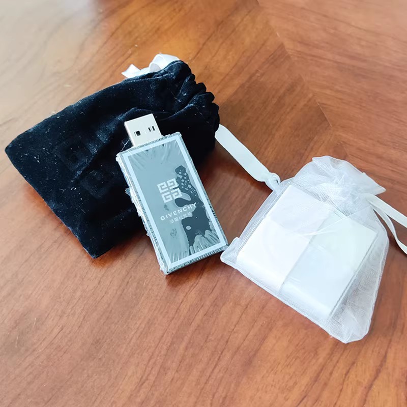 Ổ đĩa flash Jijia bốn màu mực tảo, thiết kế nhỏ gọn và độc đáo