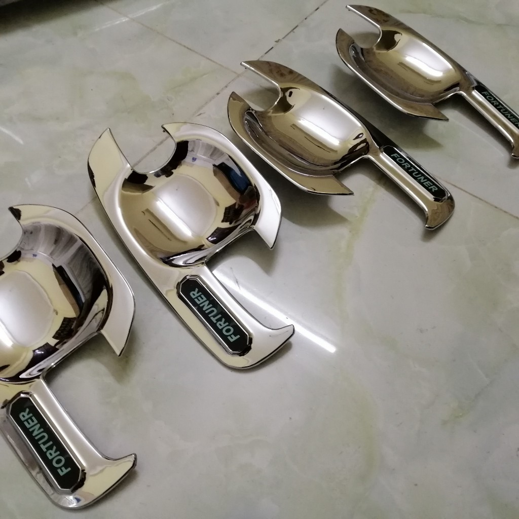 ☘️FORTUNER☘️ Bộ ốp Hõm cửa mạ crom xe Toyota Fortuner các form 2006 đến 2015 mẫu chữ Fortuner đen .