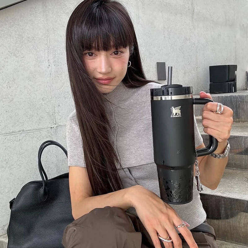 Stanley Stanley Jennie Đồng Thương Hiệu Đen Ice Master Thermos Cup Ngoài Trời Thép Không Gỉ Dung Tíc