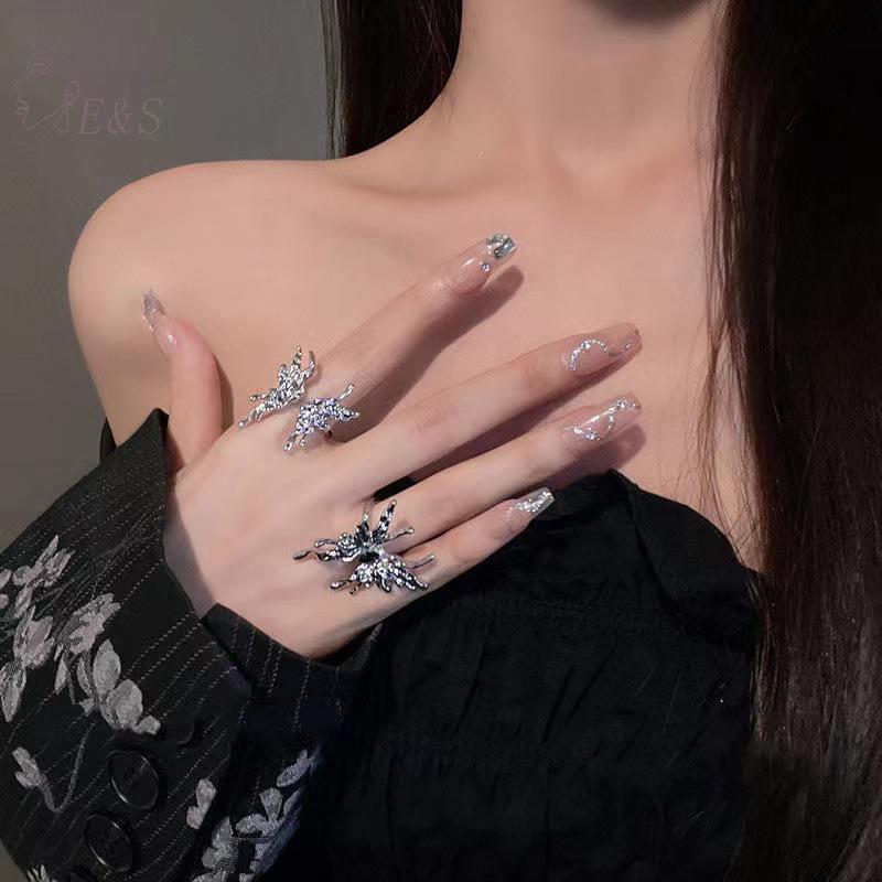 Nhẫn bướm goth ngọt ngào, style vintage thời trang cho nữ