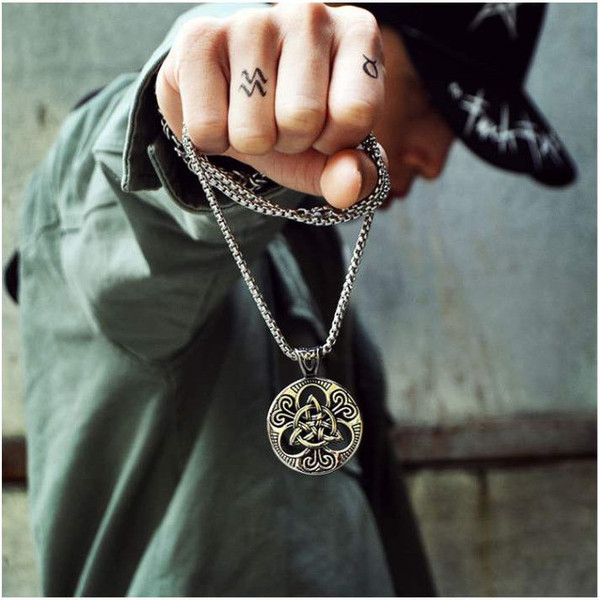 pendant necklace Vòng cổ áo len phong cách retro châu Âu vàpunk Ireland - phụ kiện thời trang nam độ