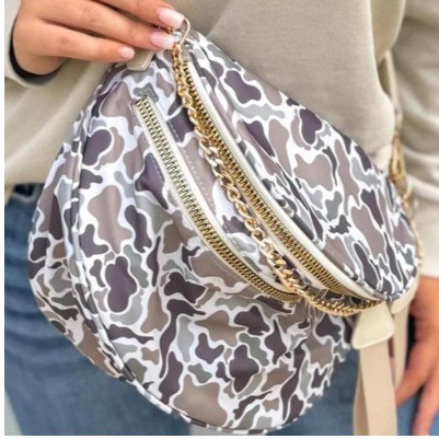 Authentic women's shoulder bag, quilted casual crossbody bag with decorative chain, large checkered 