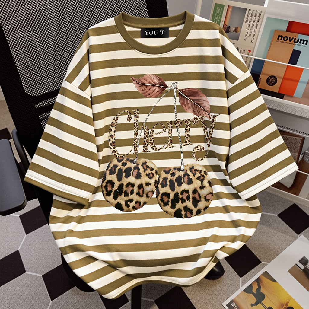 T42.SHOP Áo thun sọc dáng rộng phong cách phổ biến Dễ dàng phù hợp với sản phẩm mới 'Leopard cherry 