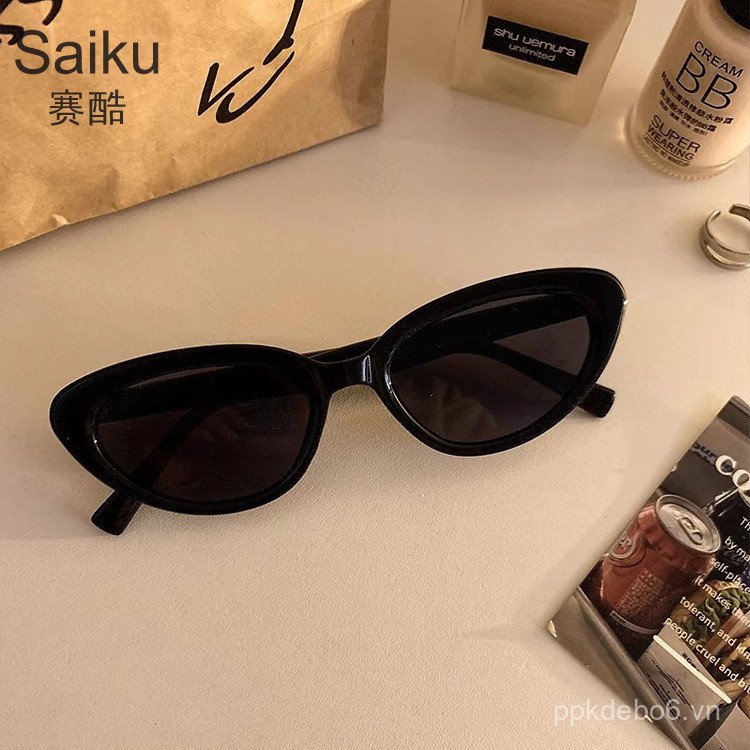 Kính Mát Nhỏ Mắt Mèo Retro Đen OFIA - Style Jennie