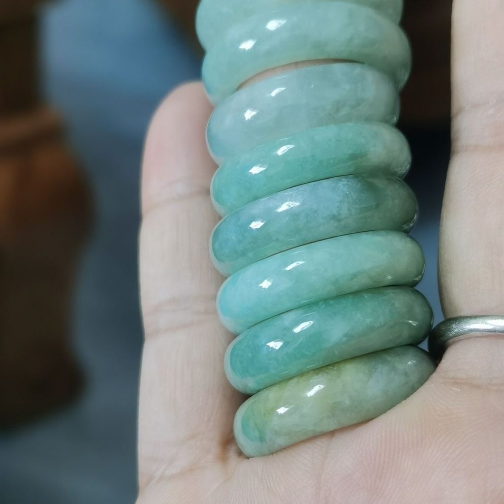 Vòng Đá Xanh Ngọc Myanmar Chính Hãng - Trang Sức Tự Nhiên Từ Myanmar