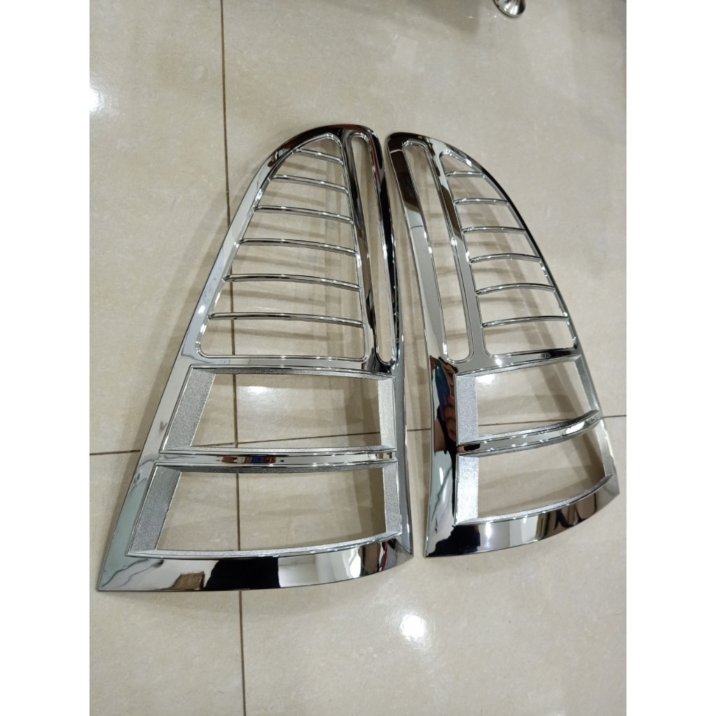 ☘️INNOVA ☘️  Ốp viền đèn hậu mạ crom Toyota Innova 2006-2008 .