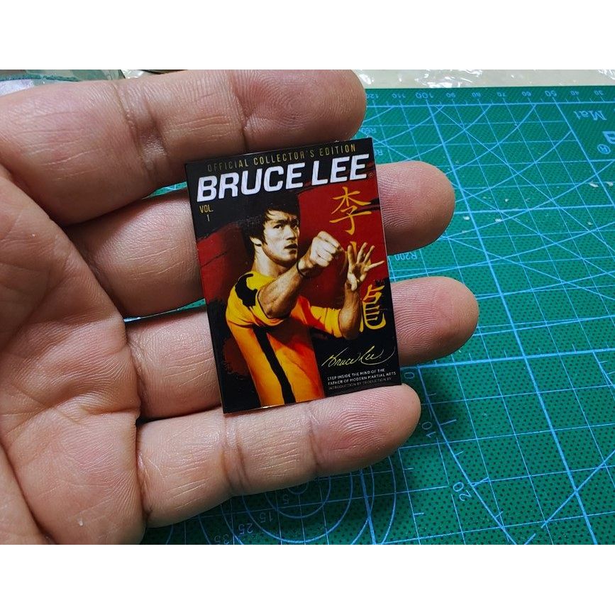 Thu Nhỏ Người Lính Cảnh Đạo Cụ Album Ảnh Siêu Sao Quốc Tế BRUCE Lee BRUCE L Album Ảnh Thu Nhỏ