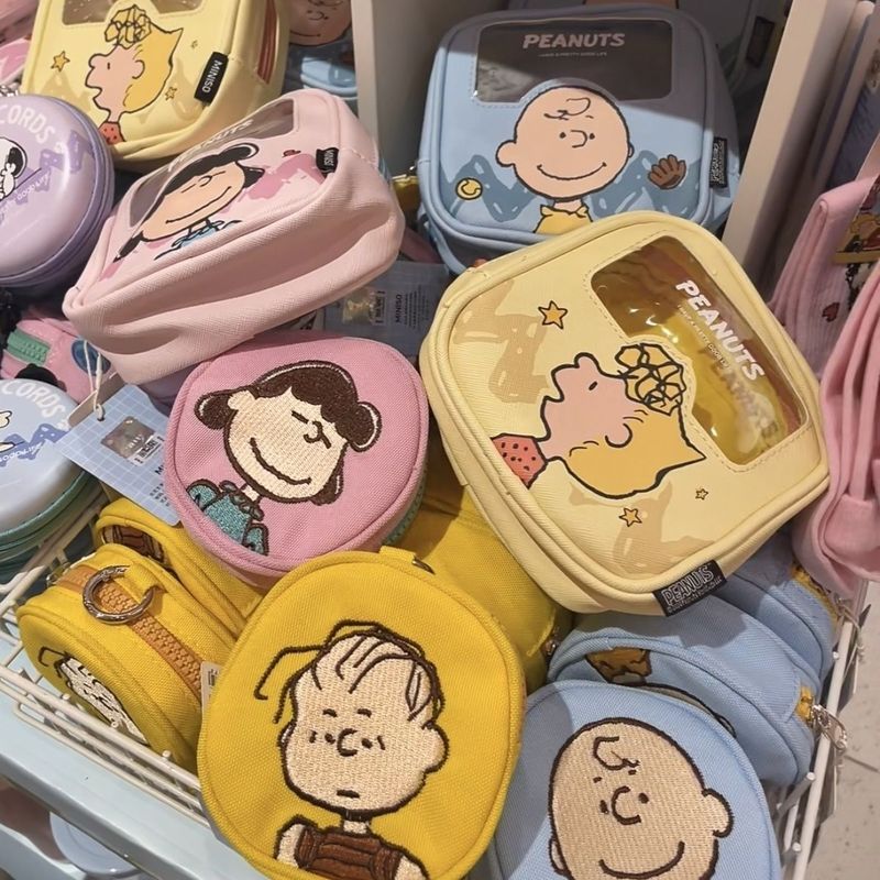 MINISO Sản phẩm MINISO Snoopy đầy màu sắc Life Series Túi lưu trữ tròn Lucy Charlie Creative 4-17-23