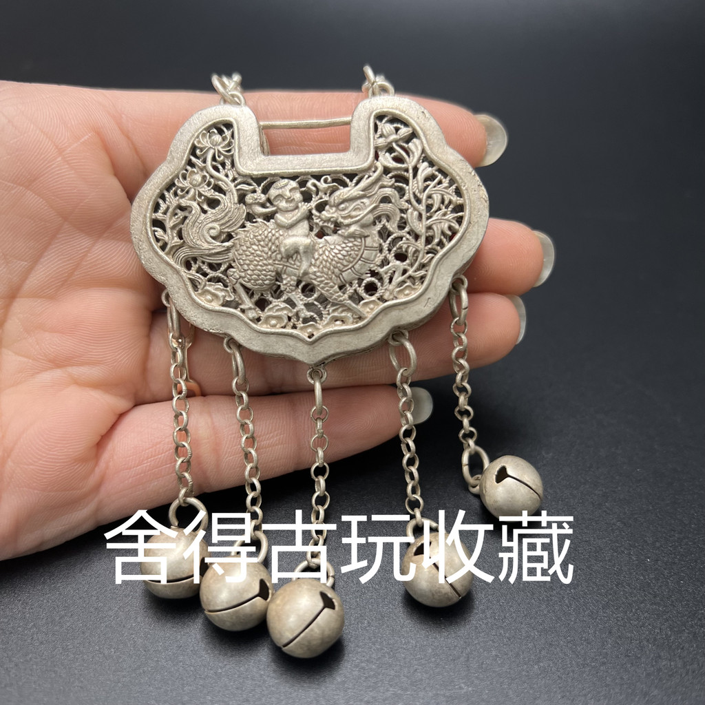 Phong Cách Mới Rỗng Cá Chép Bạc Khóa Báo Chí Ve Áo Khóa Hai Mặt Gong Kirin Bé Trai Chuông Mặt Dây Ch