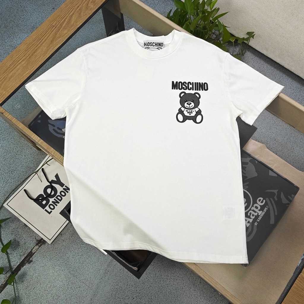 Áo thun cổ tròn phong cách cặp đôi Moschino, dáng rộng, phù hợp nhiều size