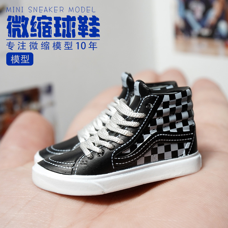 Van Mystery Box 6 Hợp Thời Trang Độc Đáo Hình Rỗng / Móc Khóa 1 Giày Thể Thao Ba Chiều Mini Mẫu Giày