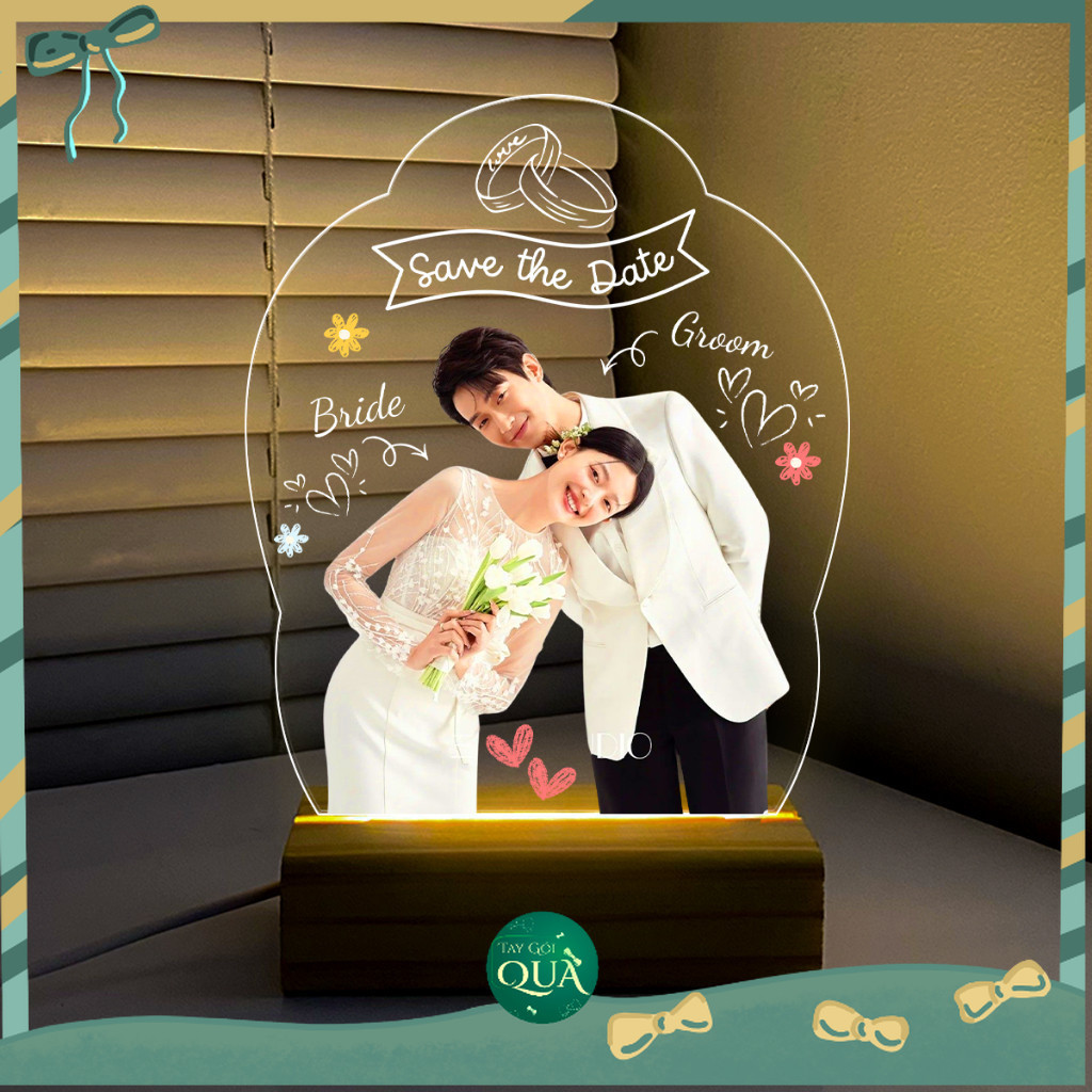 Khung Ảnh Mica Đế Đèn LED In Ảnh Theo Yêu Cầu – Quà Cưới, LED USB, Mica 3mm (Nhận Hỏa Tốc)