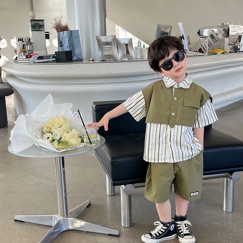 Bộ đồ ngắn tay bé trai 2023 Khâu thời trang Bộ đồ bé trai đẹp trai Fried Street Boy Bé trai giả hai 