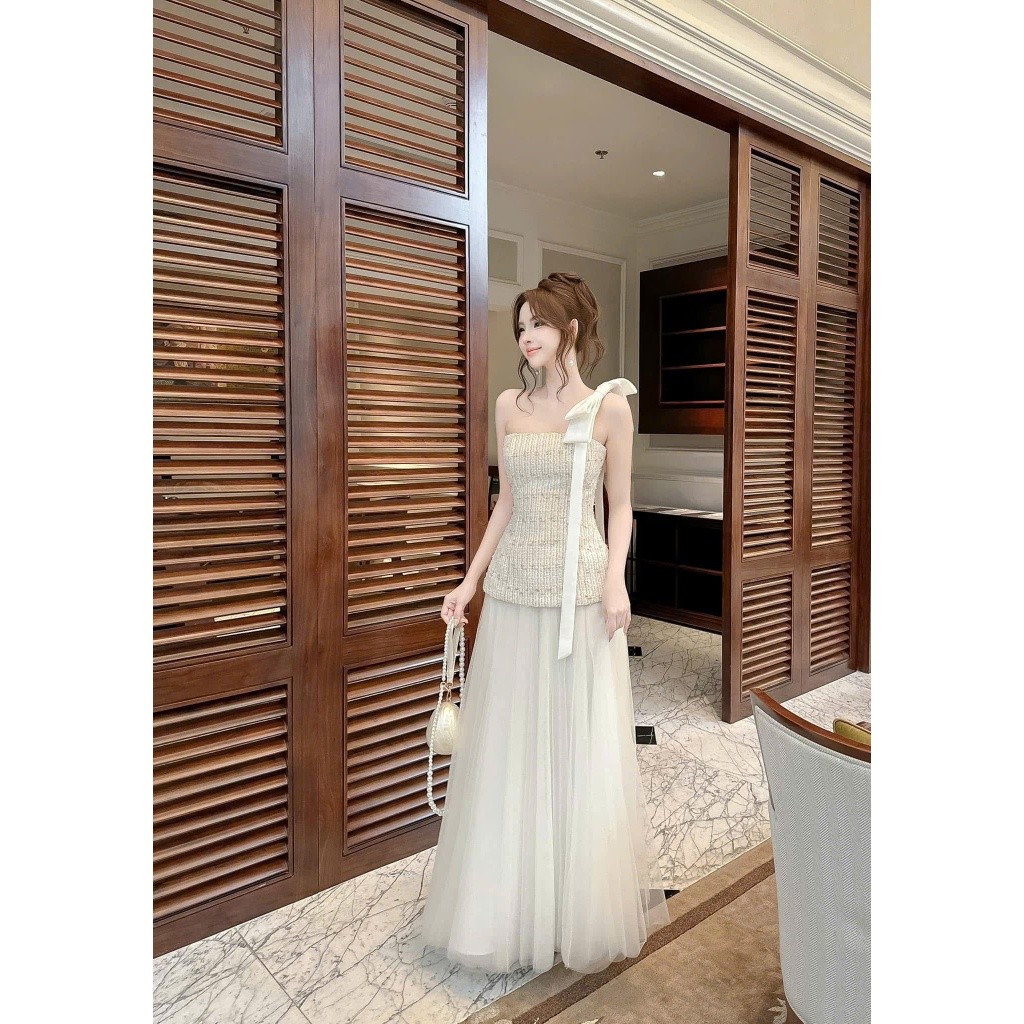 SET ÁO KEM CÚP NGỰC NƠ VAI+ CV LƯỚI XOÈ DÀI 3359