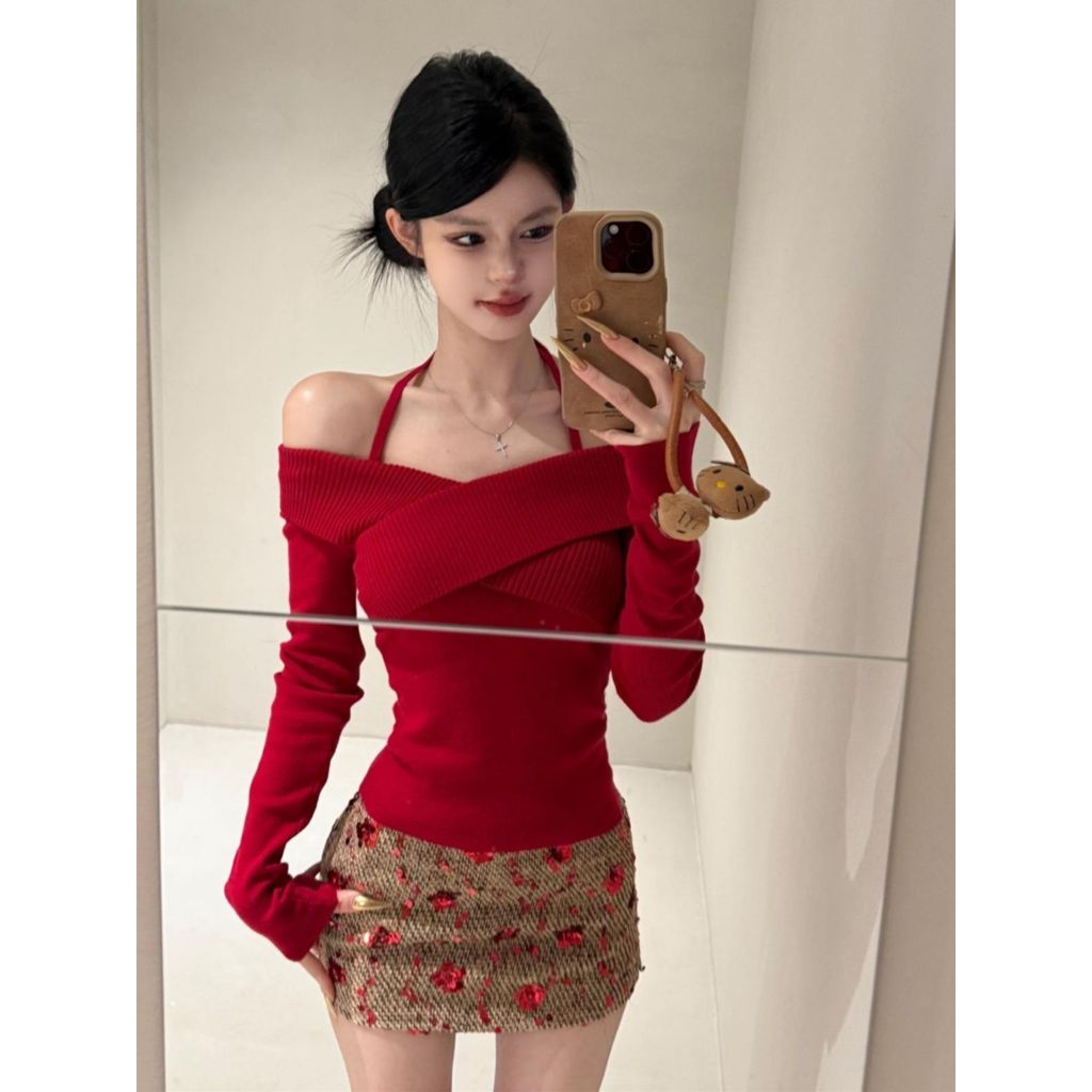 Sản phẩm phổ biến Giáng sinh hot girl chéo dây cổ một vai màu đỏ dệt kim đáy áo sơ mi nữ thu đông dà