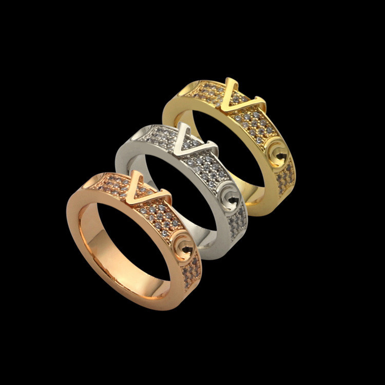 Titanium steel jewelry V Letter Groove Round Stud Full Diamond Ring Couple's gold-plated diamond rin