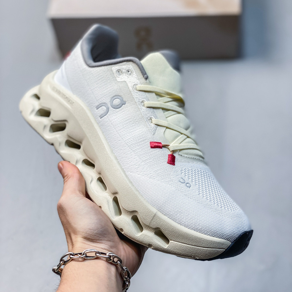 Giày chạy bộ On Cloudtilt với đệm chống trượt