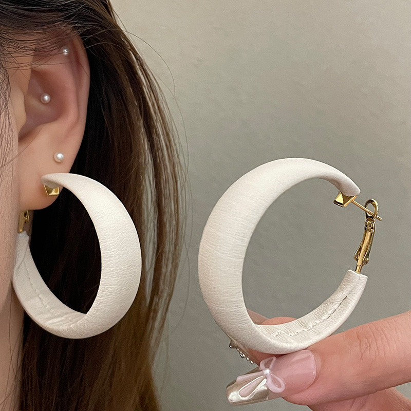 Bông tai da PU màu nâu Maill