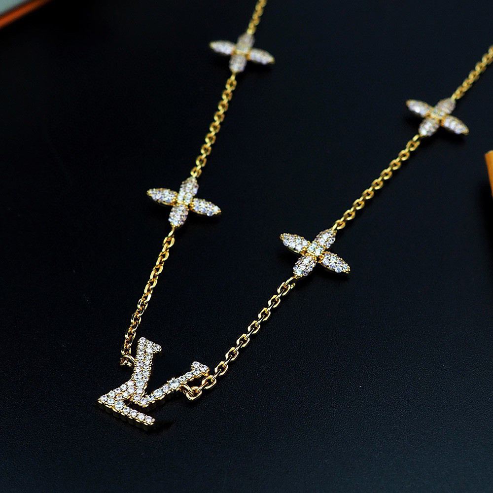 V Letters5Four-leaf clover pink diamond full-diamond necklace for women V Floral Pink Diamond Neckla